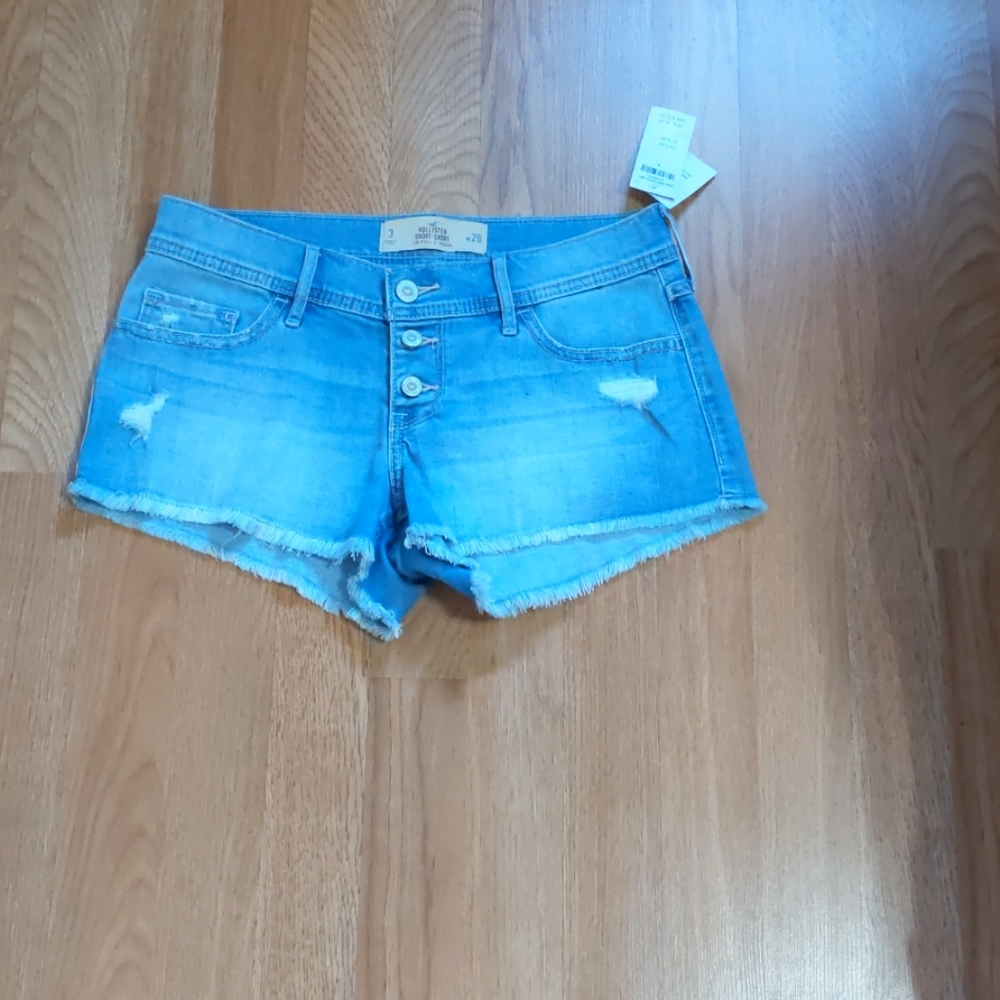 NWT. HOLLISTER JEAN SHORTS SZ. 3